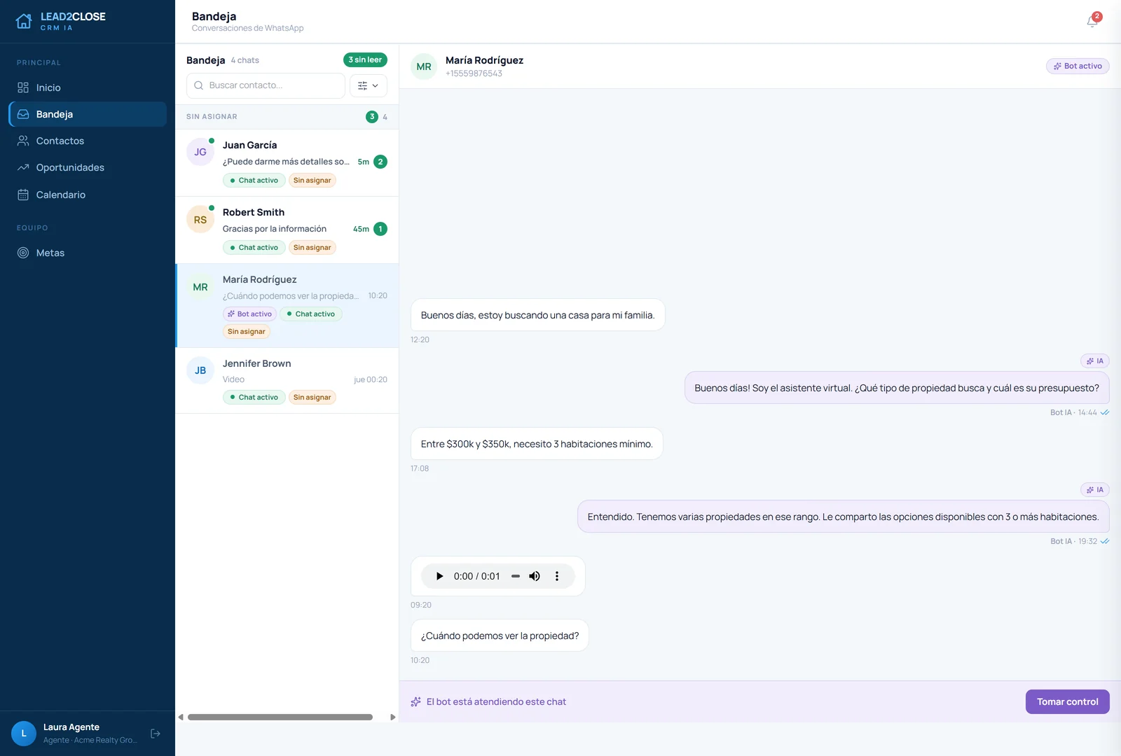 Bandeja de WhatsApp en Lead2Close con el asistente de IA respondiendo a un lead y la barra que indica que el bot atiende el chat